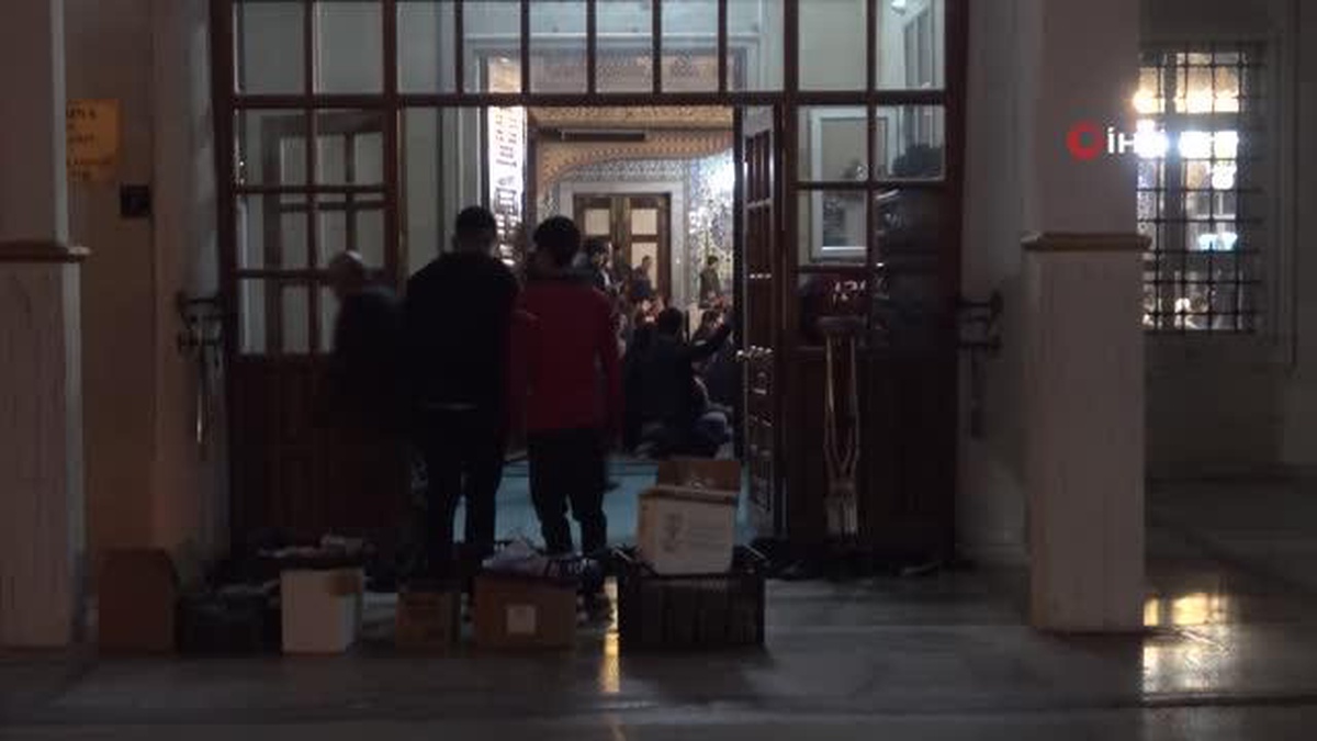 Kadir Gecesi\'nde vatandaşlar camilere akın etti
