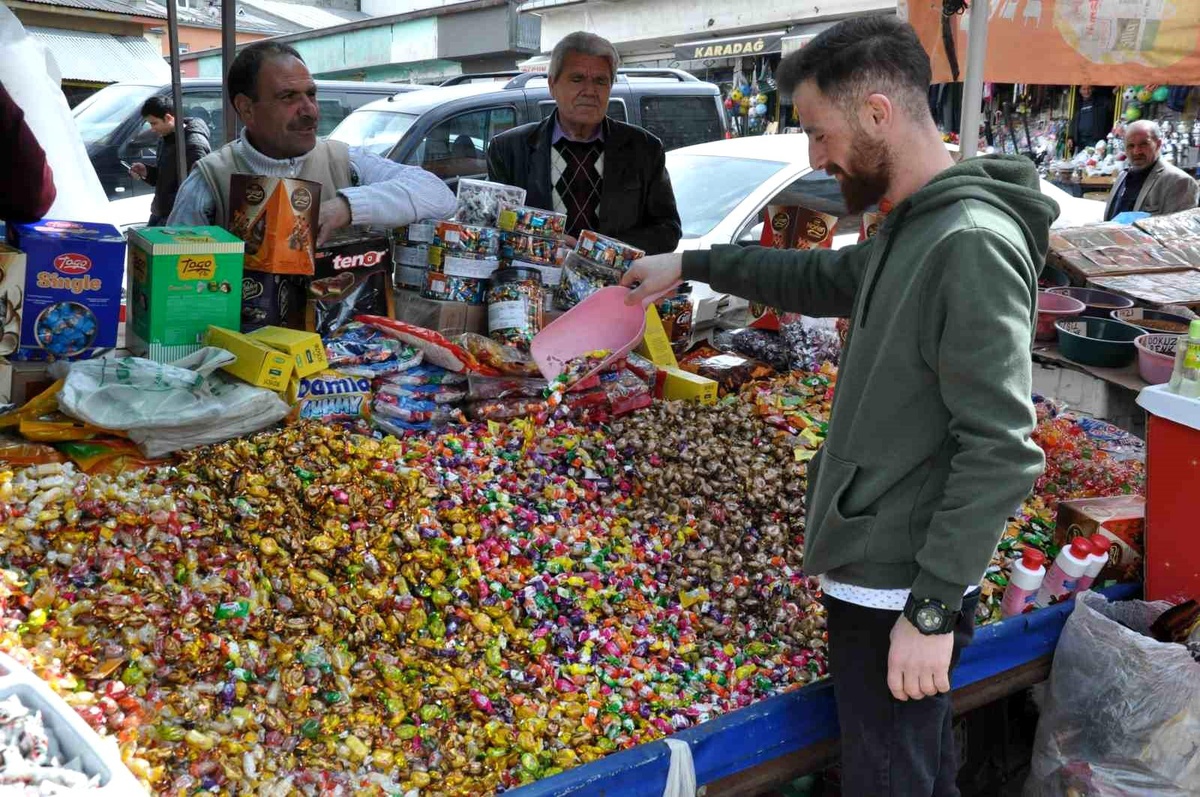 Kars\'ta bayram şekerleri tezgahlarda yerini aldı