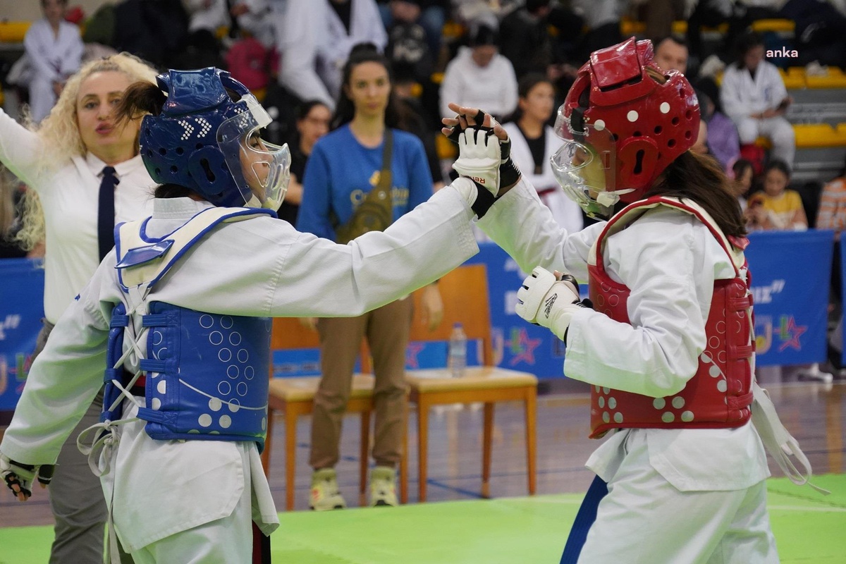 Lüleburgaz\'da 23 Nisan Uluslararası Çocuk Şenliği Coşkusu Taekwondo ve Tenisle Başladı