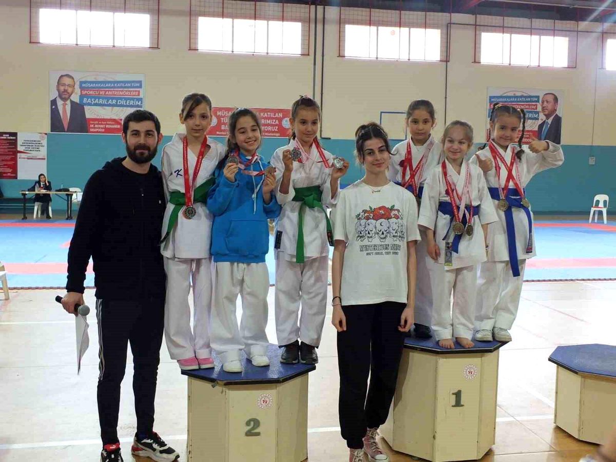 Manisa BBSK\'lı karatecilerden 65 madalya