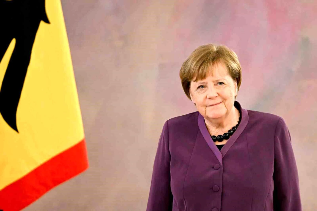 Merkel\'e Almanya\'nın en yüksek liyakat nişanı verildi