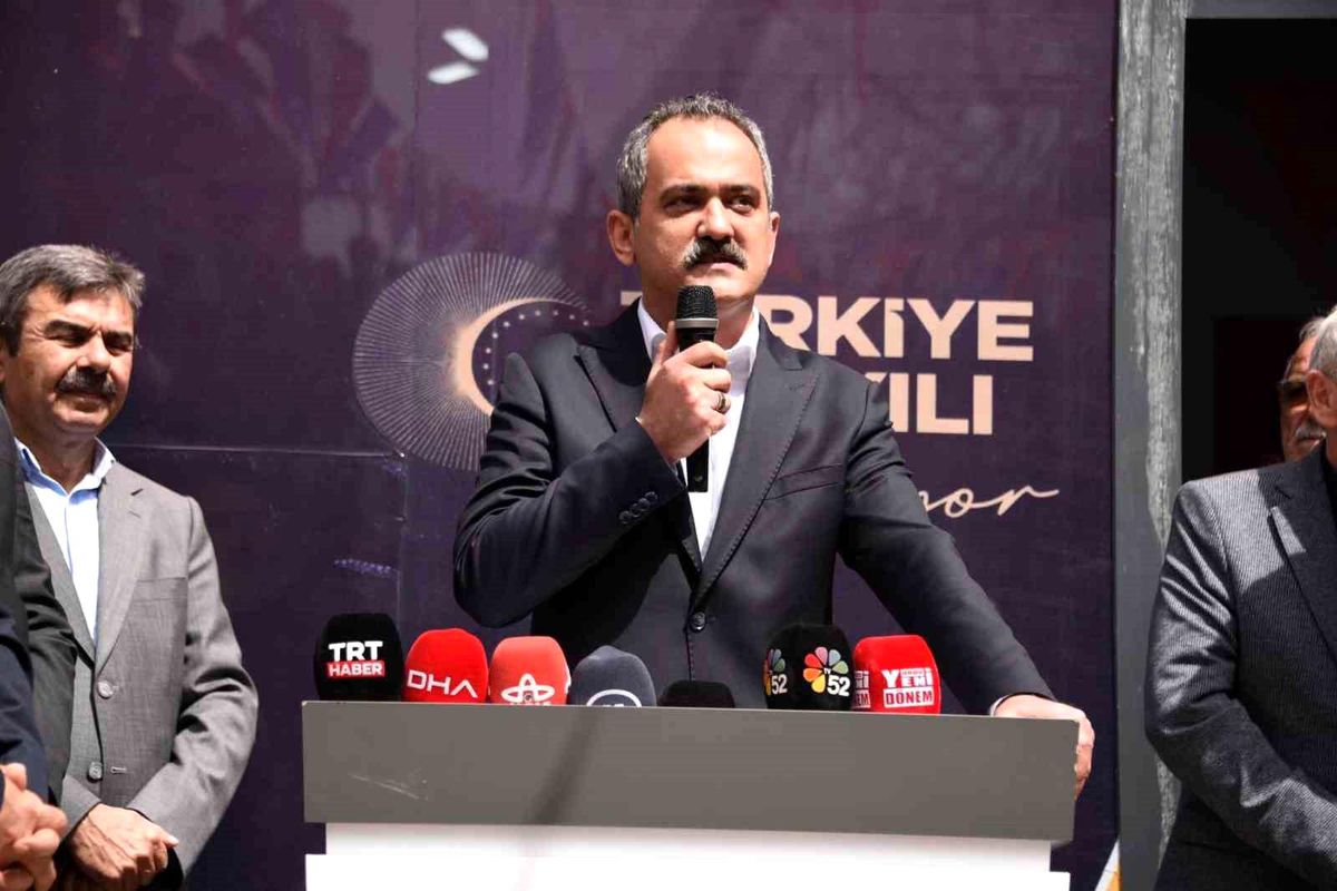 Milli Eğitim Bakanı Özer: 'Hep birlikte hizmet sunacağız'