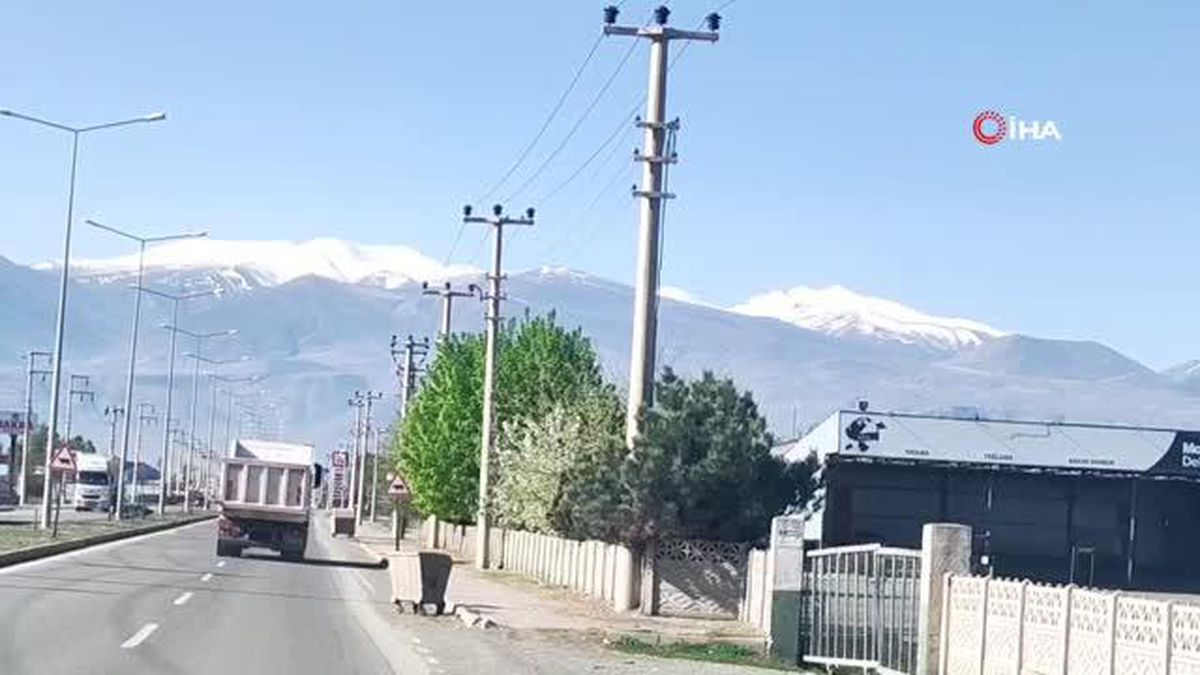 Nisan ayında kar yağışı yüksek kesimleri beyaza bürüdü