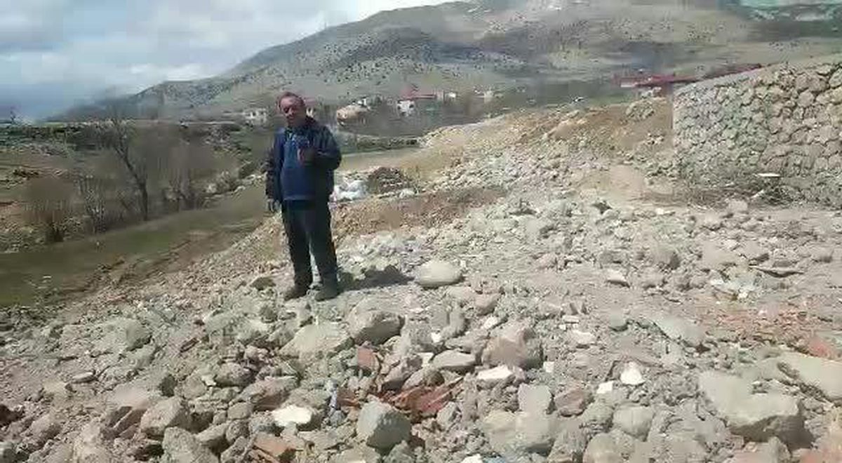 Nurhaklı Depremzede: 'Bize 'Evini Yıkacağız, Pasanı Atacağız' Diyen İnsanlar, Evi Yıkıyor, Ondan Sonra Demirini Alıp Gidiyor, Pasasını Bu Şekilde...