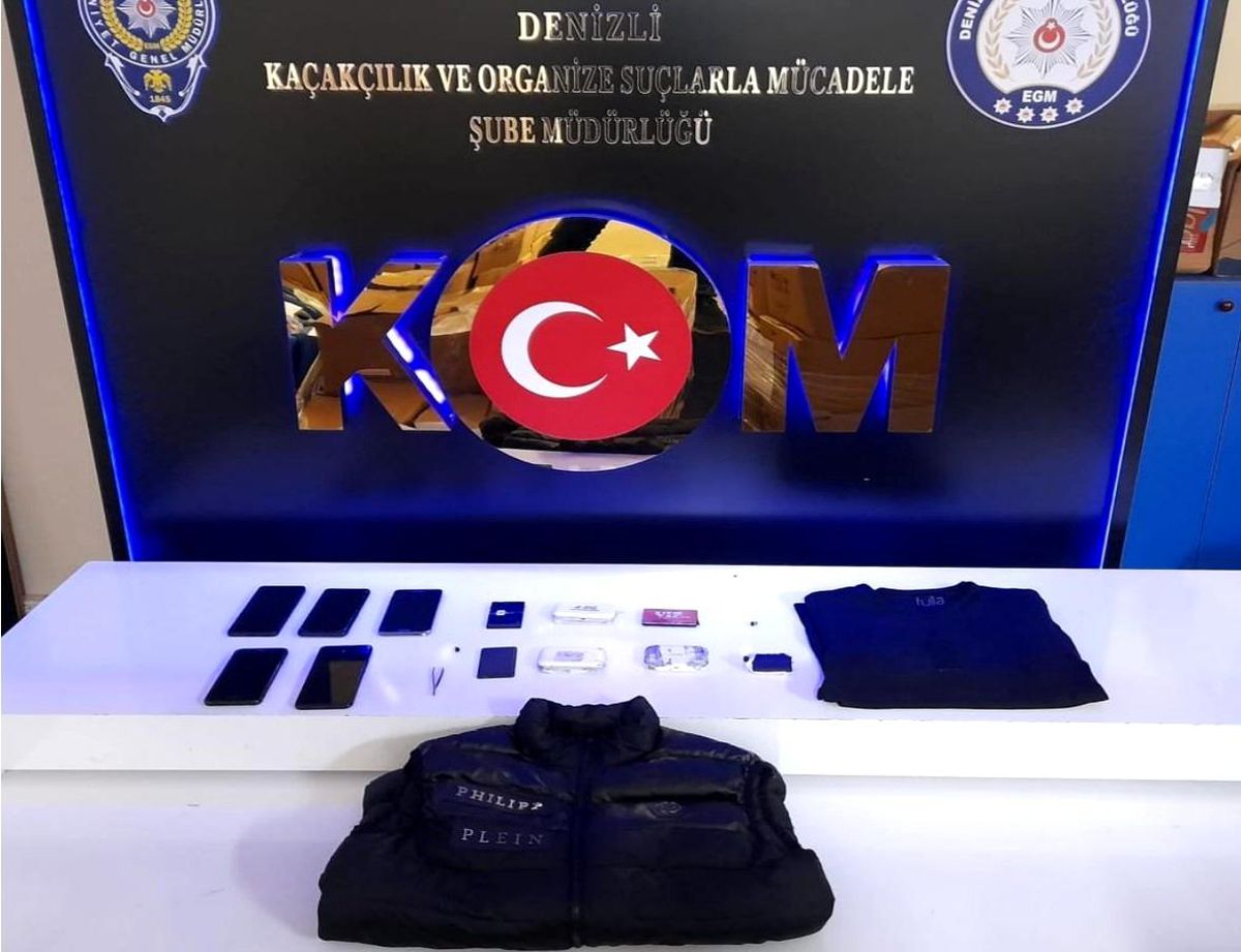 ÖSYM\'nin sınavında kopya düzeneği kullanan 4 kişi yakalandı