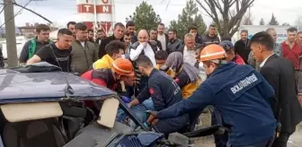 Otomobille çarpıştıktan sonra ağaca çarptı: 1 ölü, 1 yaralı