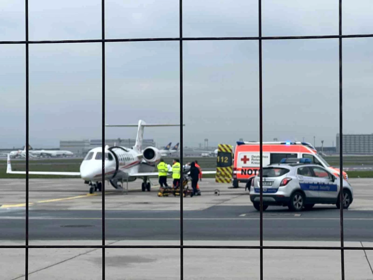 Türkiye, Almanya\'daki 2 Türk hasta için ambulans uçak gönderdi