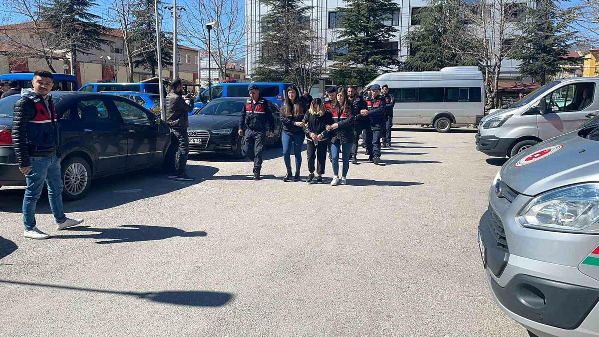 Uyuşturucu tacirlerine yönelik operasyonda 2 kişi tutuklandı