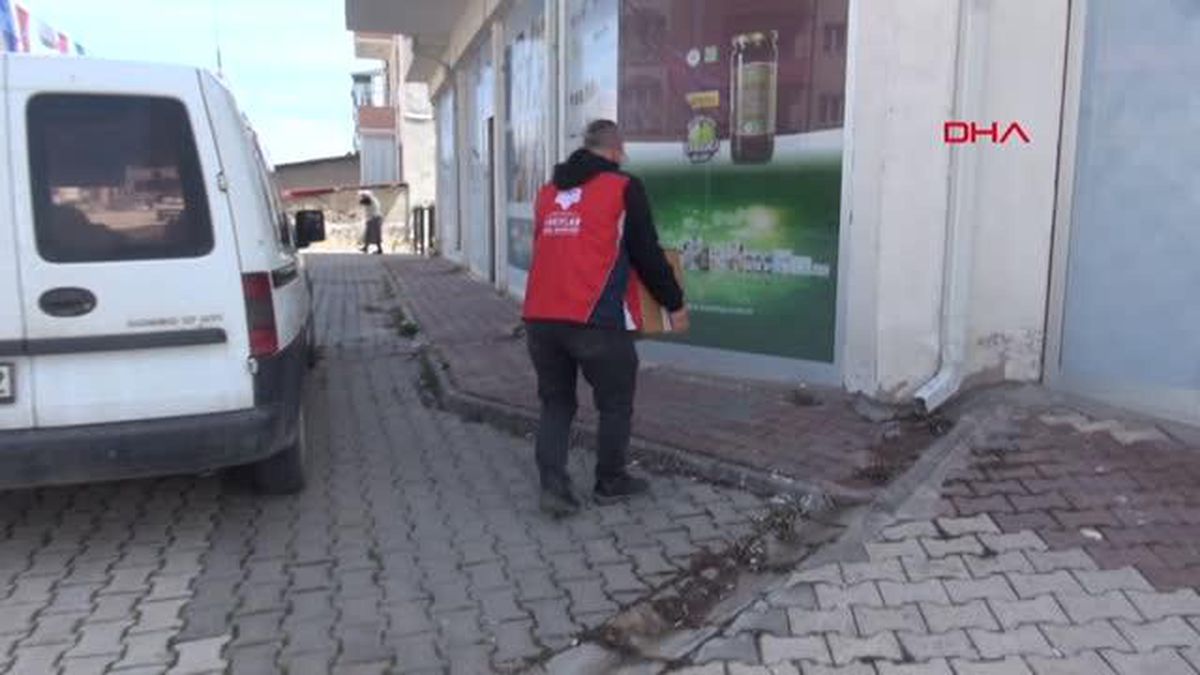 VAKIFLARDAN 500 DEPREMZEDE AİLEYE KURU GIDA YARDIMI