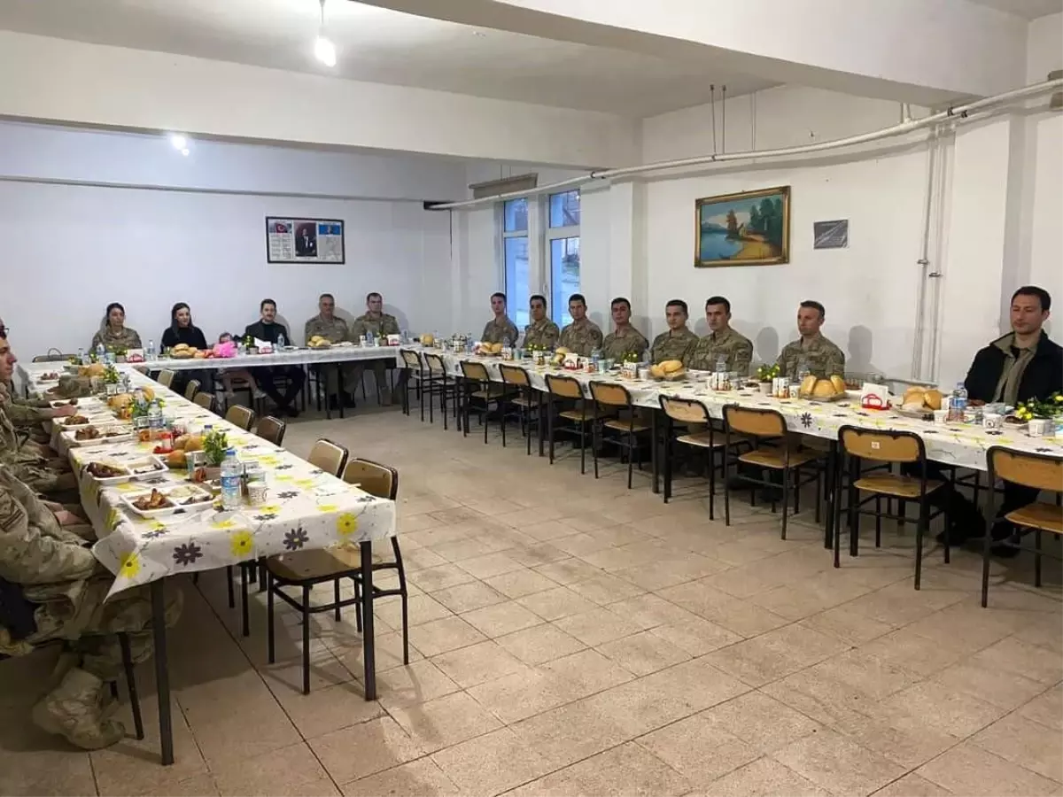 Yayladere Kaymakamı İrdelp, askerler ile iftar açtı