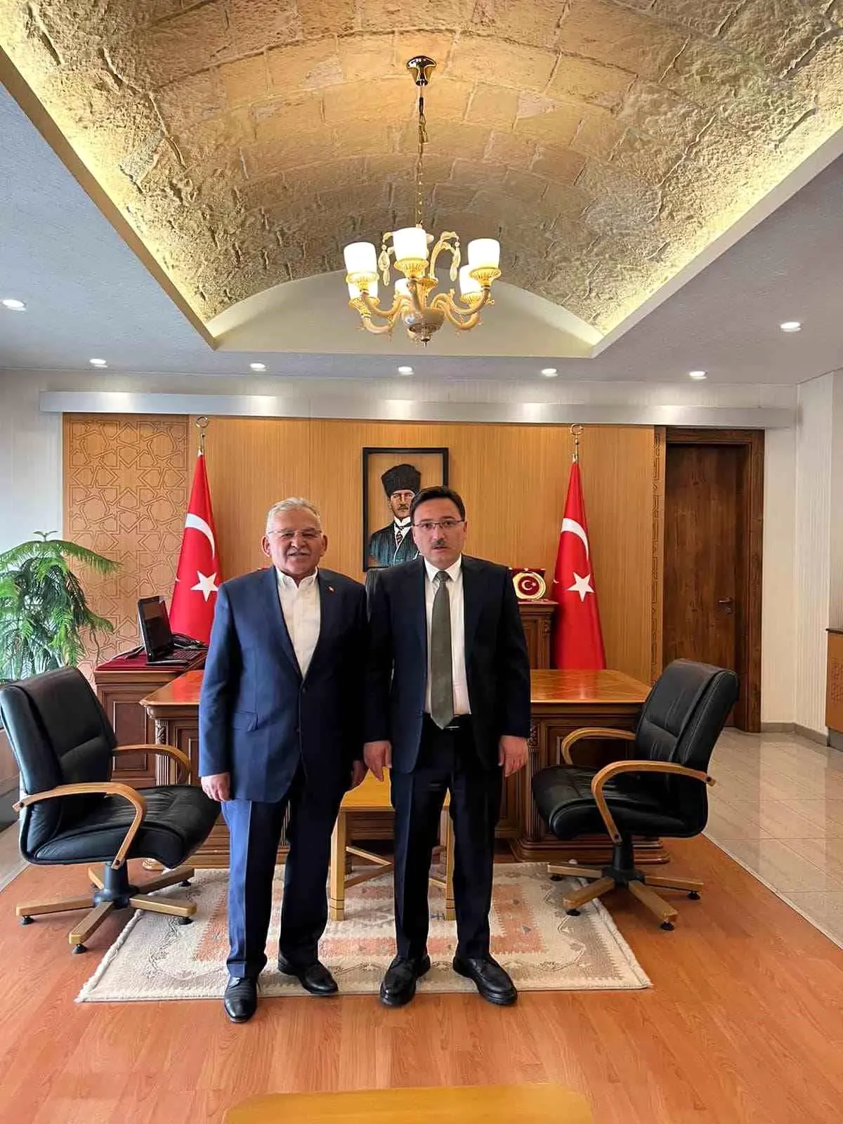 Başkan Büyükkılıç\'tan Vali Çiçek\'e \'hoş geldiniz\' ziyareti