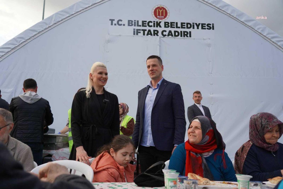 Bilecik\'te Binlerce Vatandaş, Kadir Gecesinde Aynı Sofrada Bir Araya Geldi