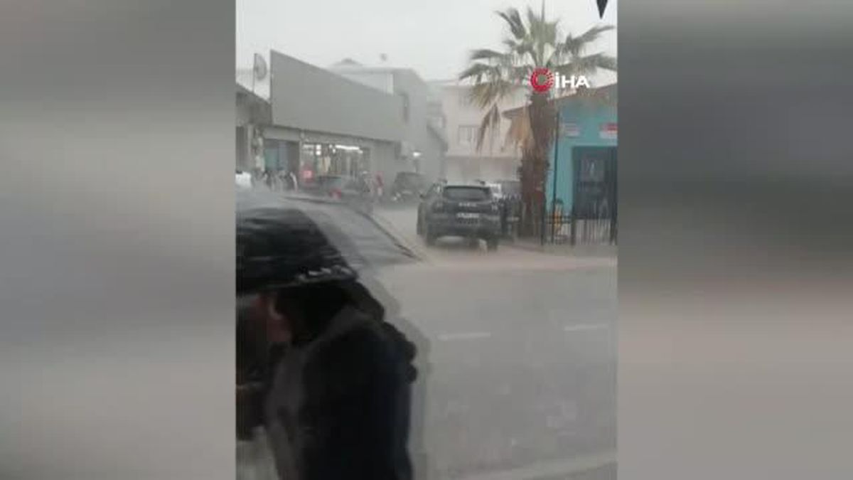 Bursa\'da aniden bastıran dolu ve sağanak yağış hayatı felç etti