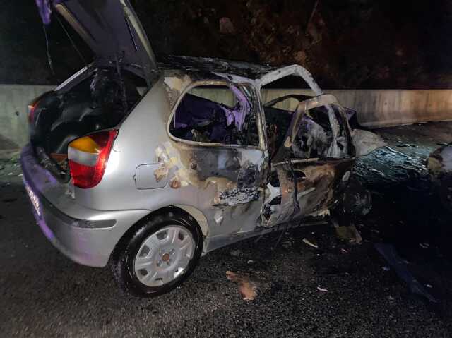 Çarpışan otomobiller cayır cayır yandı! 1 kişi öldü, 3 kişi yaralandı