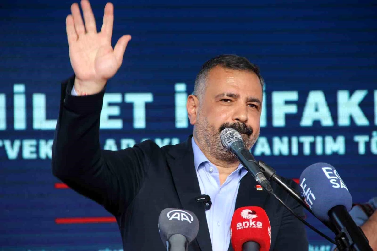 CHP, İzmir\'de milletvekili adaylarını tanıttı