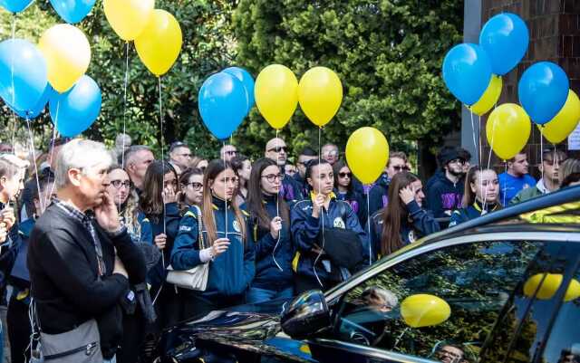 Ebrar'ın takım arkadaşı uğurlandı! İstanbul'da ölen İtalyan voleybolcu Ituma'nın cenazesinden yürek sızlatan kareler
