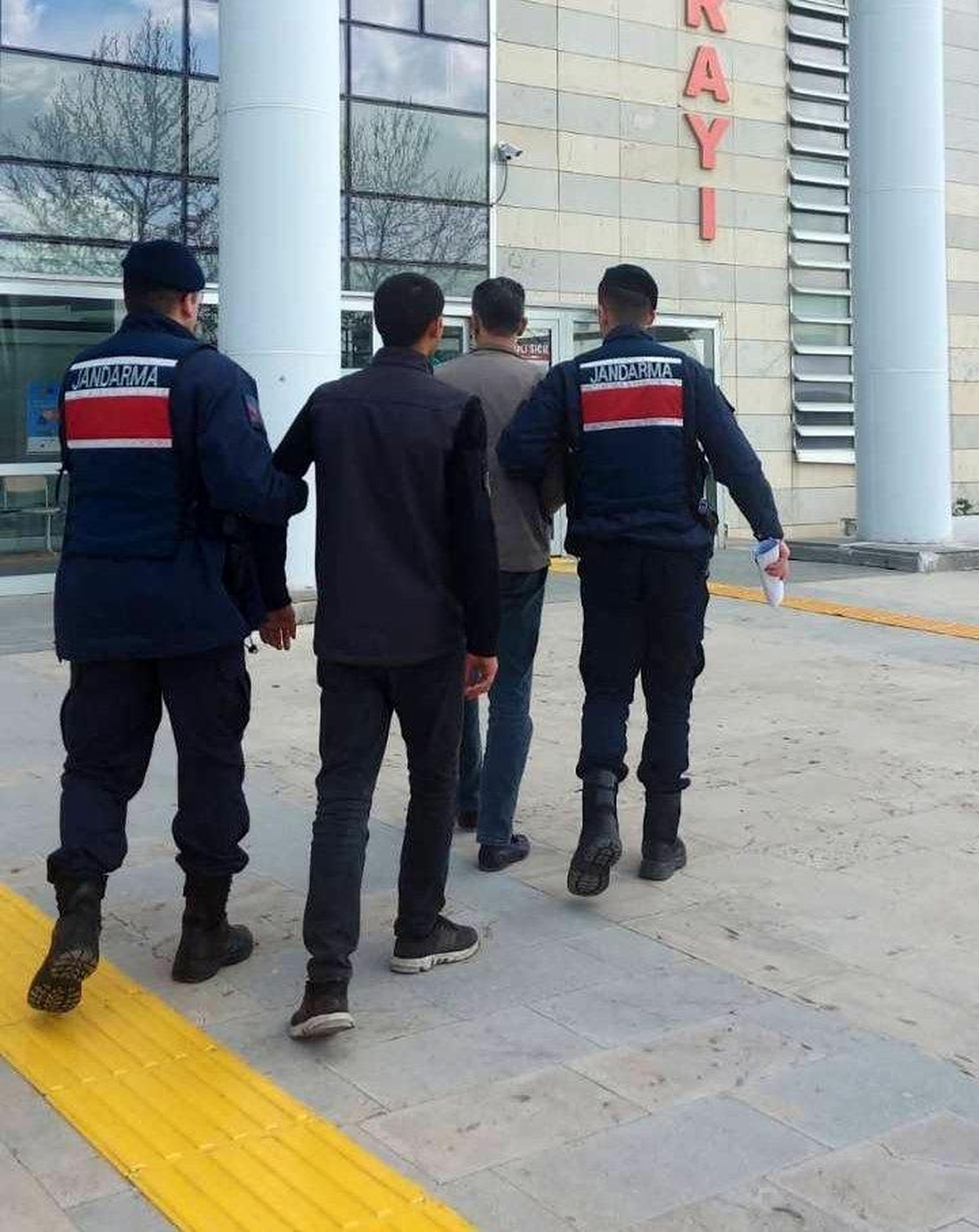 Elazığ\'da kesinleşmiş hapis cezası bulunan 2 zanlı yakalandı