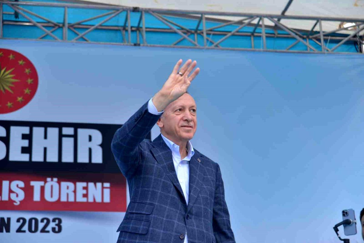 Eskişehir\'de konuşan Erdoğan\'ın hedefinde muhalefet vardı