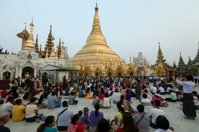 Myanmar'da Halk Yeni Yılı Kutladı