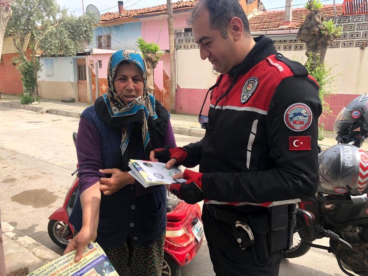 Ödemiş polisi, esnafı ve vatandaşları bilgilendirdi