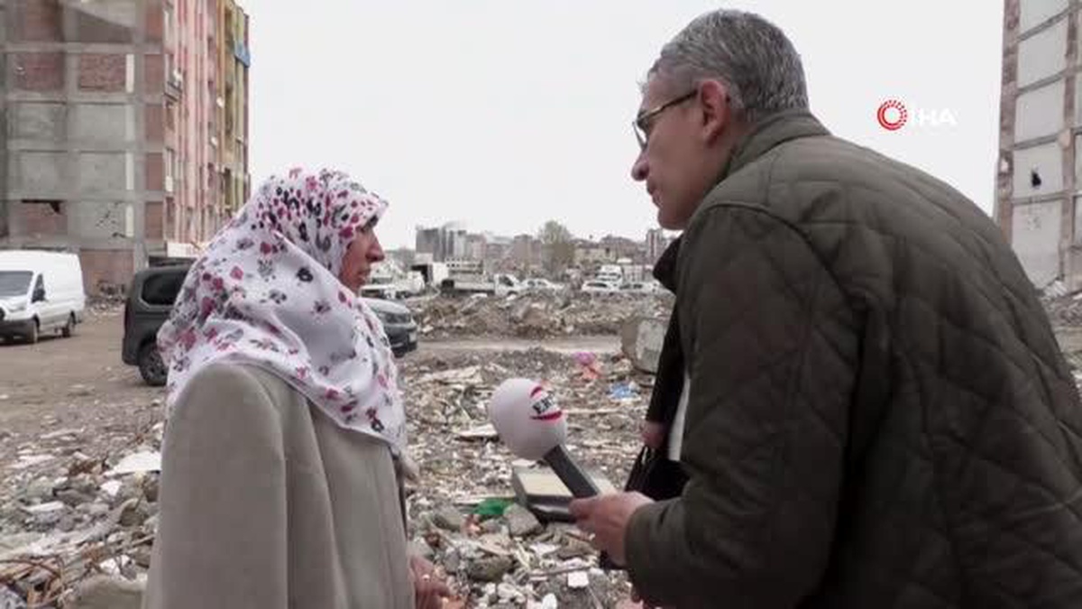 Muhabir canlı yayında gözyaşlarına boğuldu