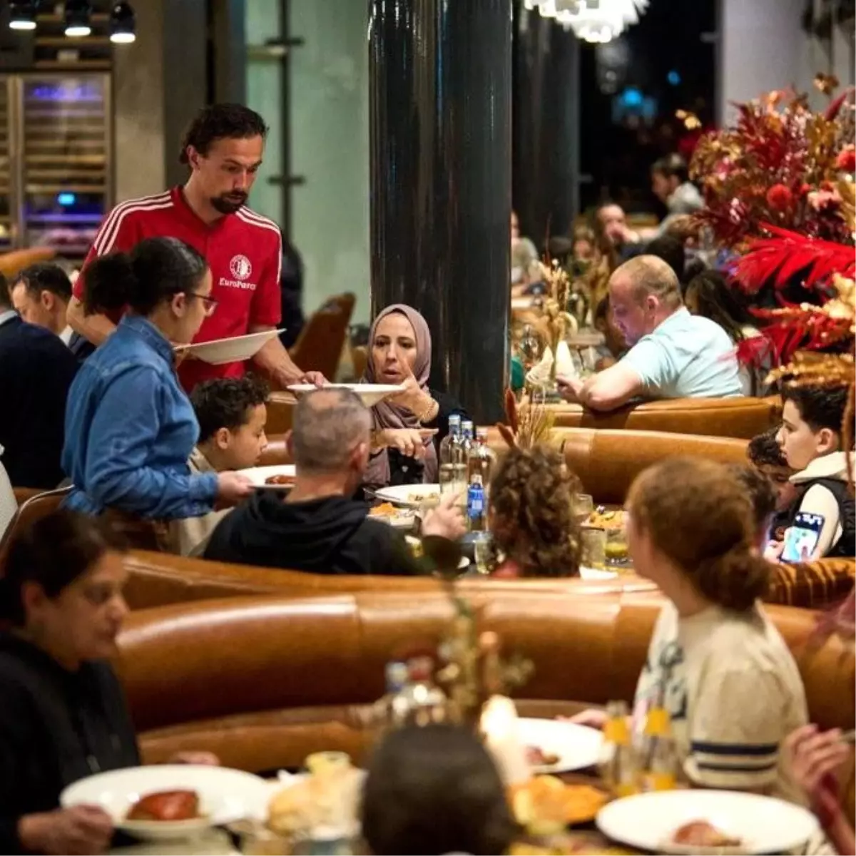 Orkun Kökçü ve takım arkadaşları, iftar organizasyonu düzenledi