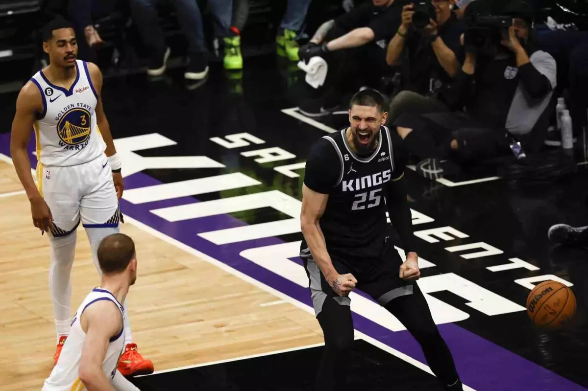 Sacramento Kings, Golden State karşısında seride durumu 2-0 yaptı