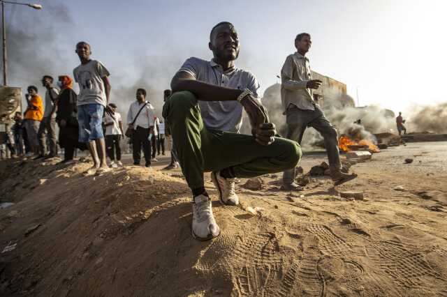Son Dakika: Çıkan çatışmalarda 180'den kişinin hayatını kaybettiği Sudan'da ordu ile Hızlı Destek Kuvvetleri arasında 24 saatlik ateşkes ilan edildi