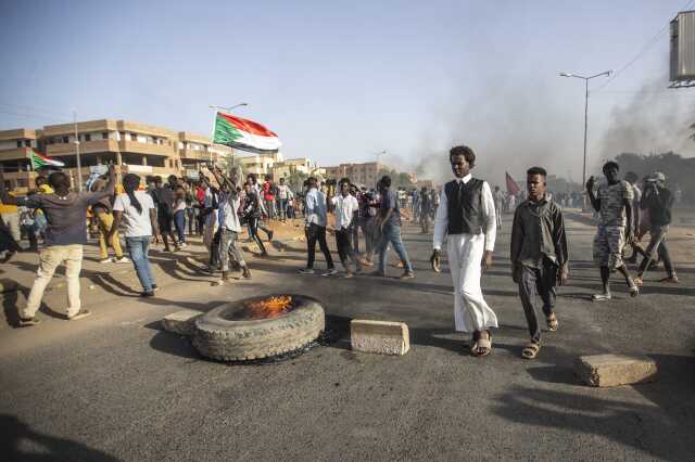Son Dakika: Çıkan çatışmalarda 180'den kişinin hayatını kaybettiği Sudan'da ordu ile Hızlı Destek Kuvvetleri arasında 24 saatlik ateşkes ilan edildi
