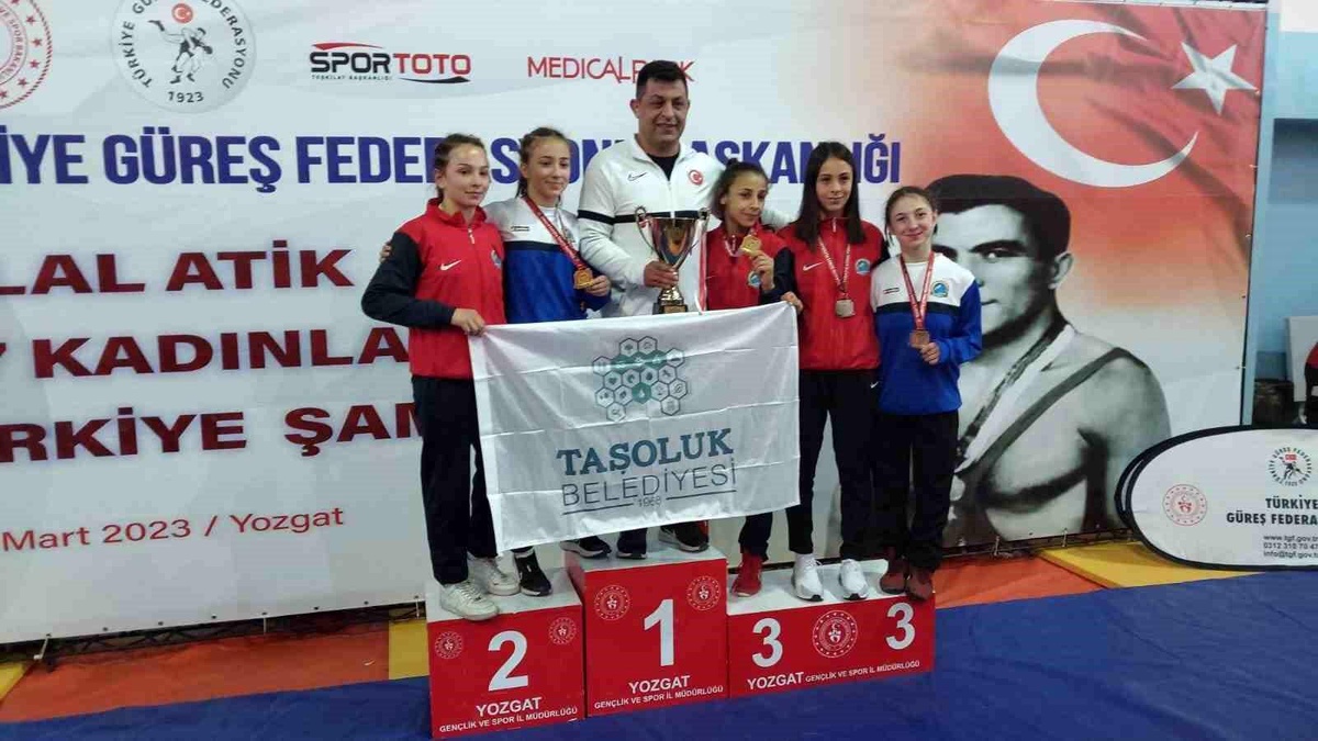 Taşoluklu sporcular Uluslararası Zafer Turnuvası\'na gidiyor