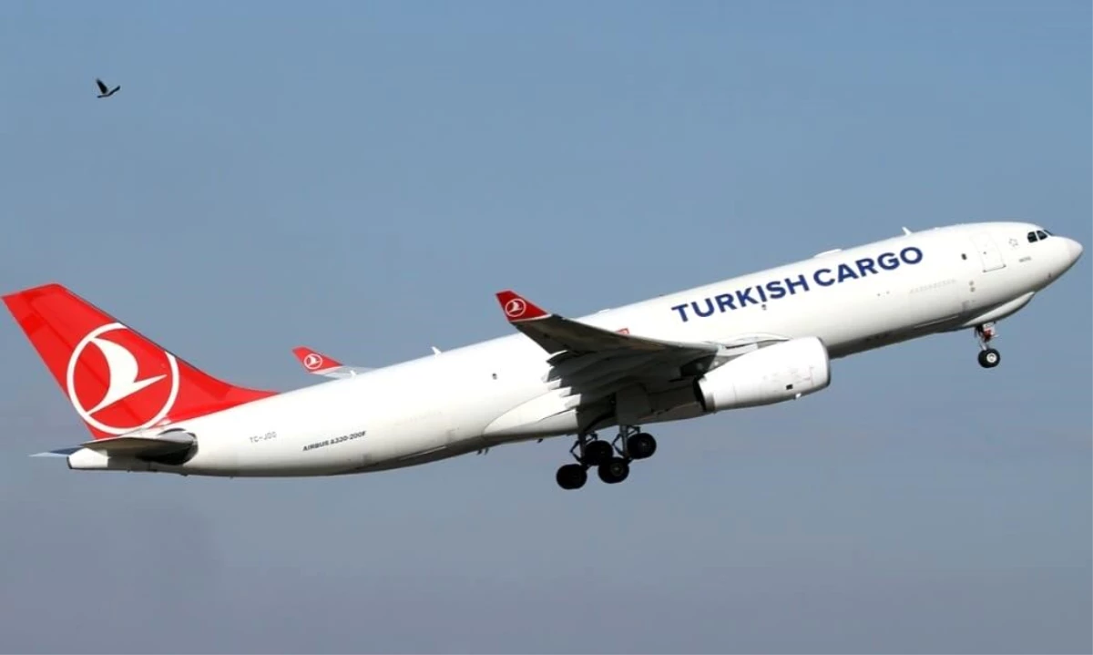 THY\'ye ait kargo uçağı arıza nedeniyle İstanbul\'a geri döndü
