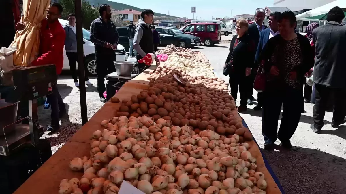 Yozgatlı Pazarcılar: "Burada Patates 10 Lira. Eğer Soğan ve Patatesi Depolamasaydık Vatandaş Bugün Patatesi 20 Liraya Yiyecekti"