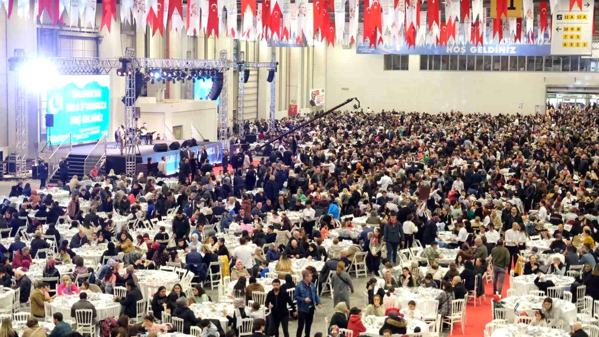 Büyükçekmece Belediyesi Geleneksel Halk İftarına Binlerce Depremzede Katıldı