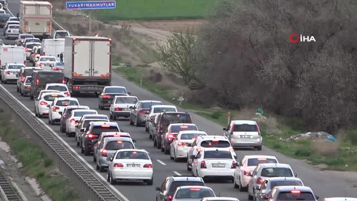 43 ilin geçiş noktasında trafik yoğunluğu ve kazalar