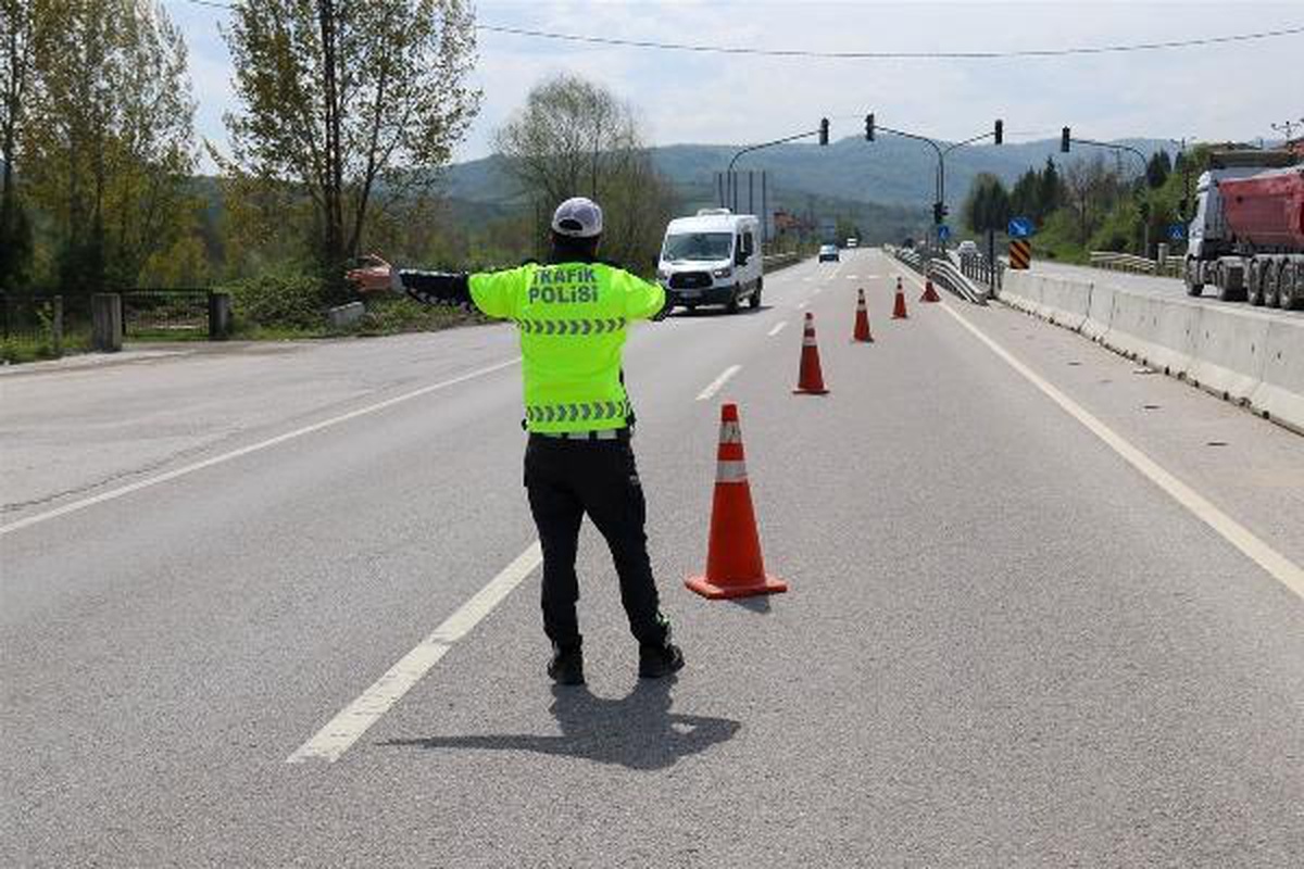 Yurt genelindeki huzur uygulamasında 731 kaçak göçmen yakalandı