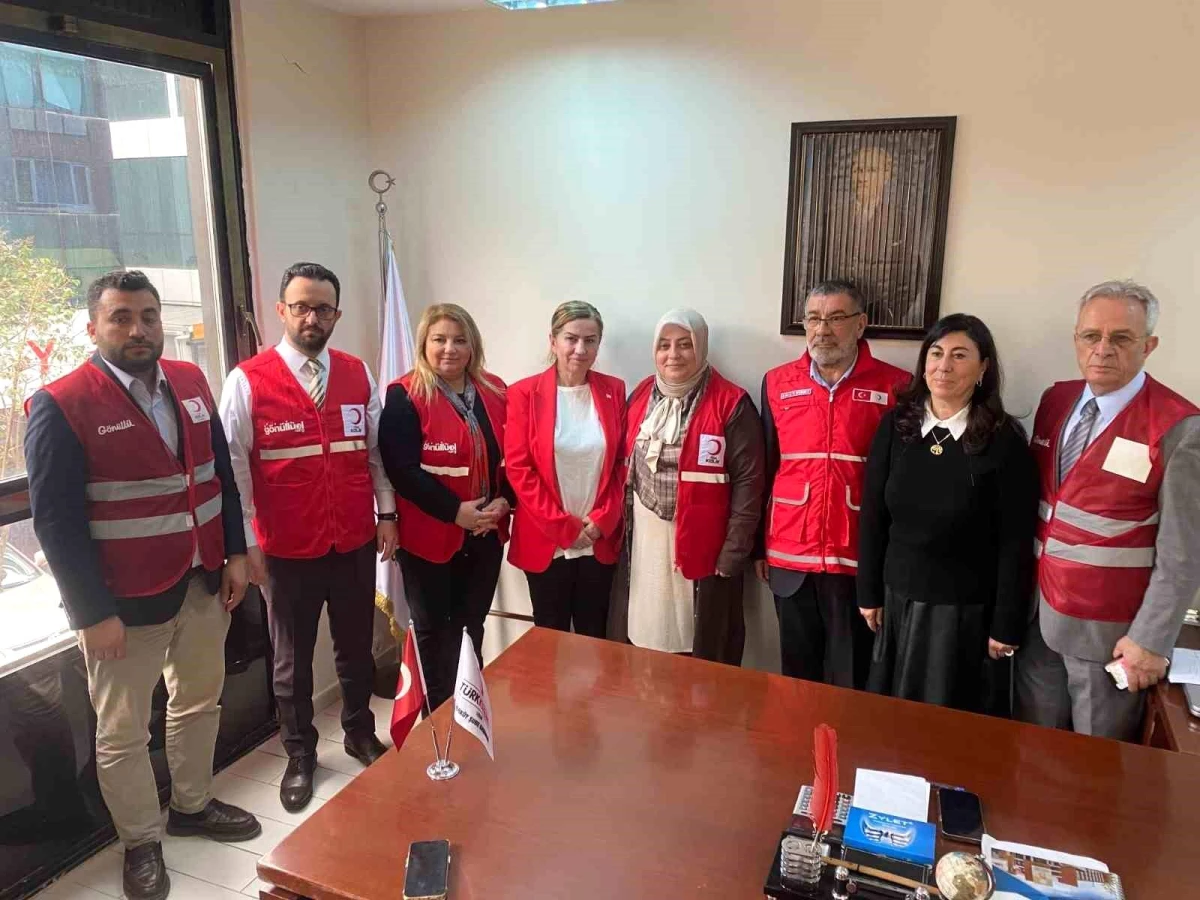 AK Parti İstanbul Milletvekili Adayı Süslü, Kızılay\'a kan bağışı çağrı yaptı