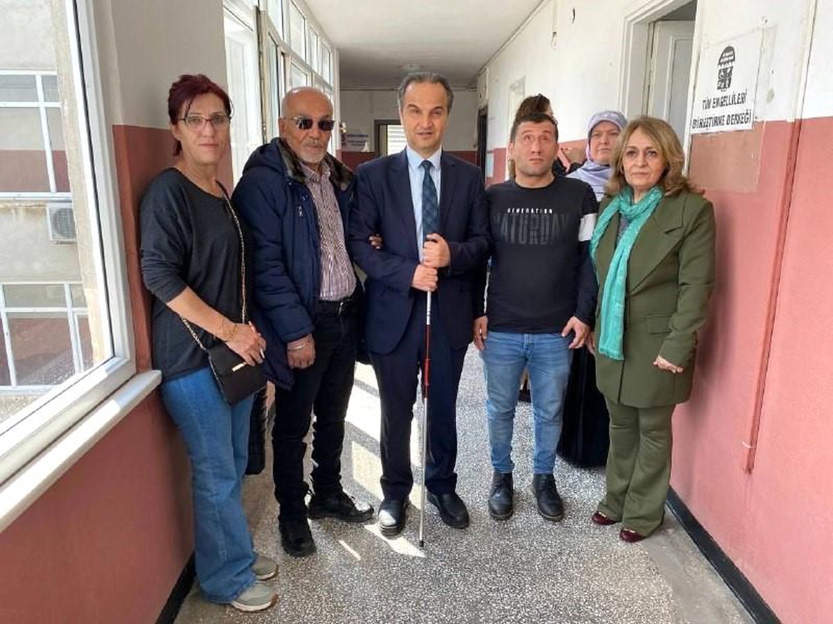 AK Parti\'li görme engelli milletvekili adayı Cemal Donat esnaf ve STK\'ları ziyaret etti