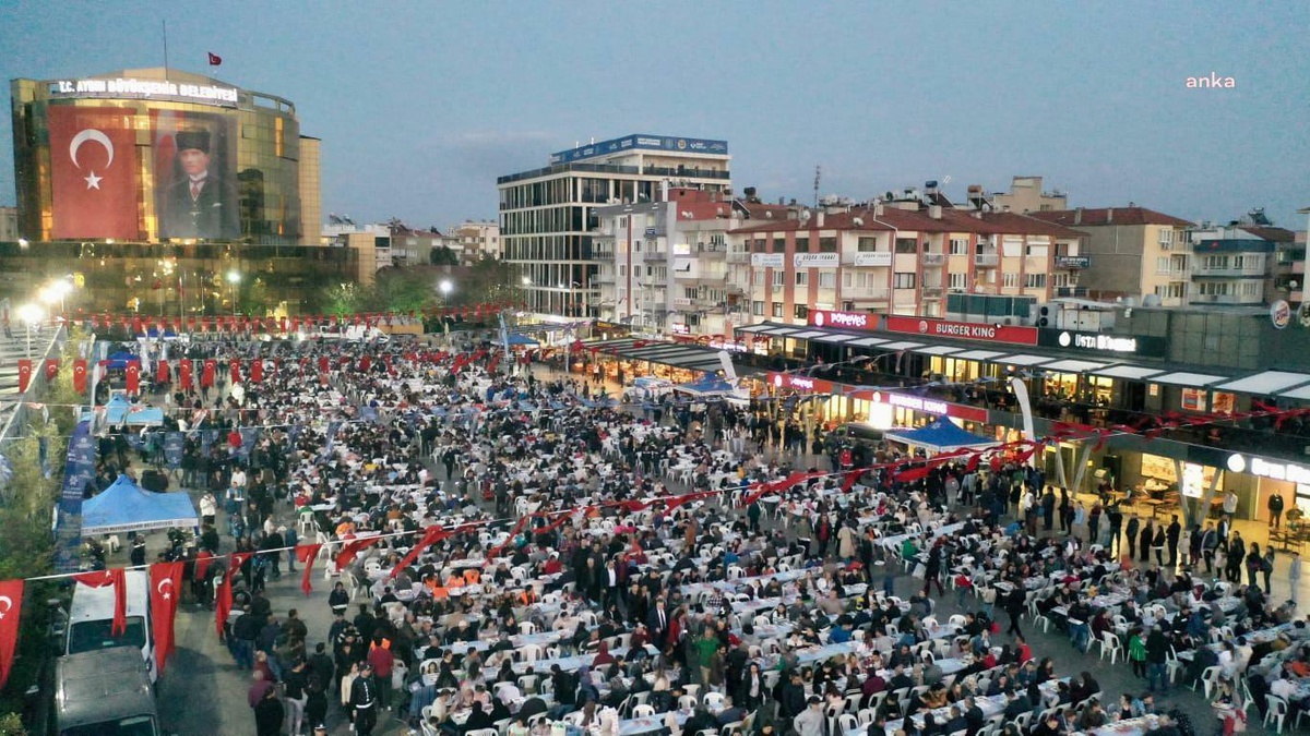 Aydın Büyükşehir Belediyesi, Vatandaşları İftar Sofrasında Buluşturdu