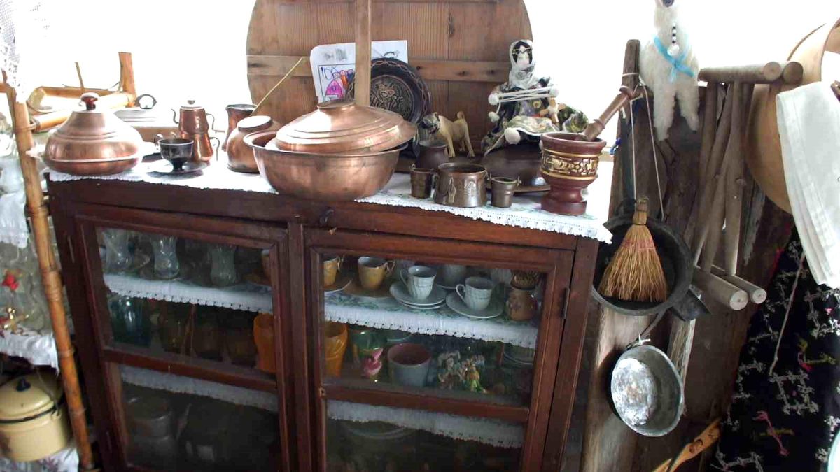 Balıkesir\'de antika merakı evi müzeye çevirtti