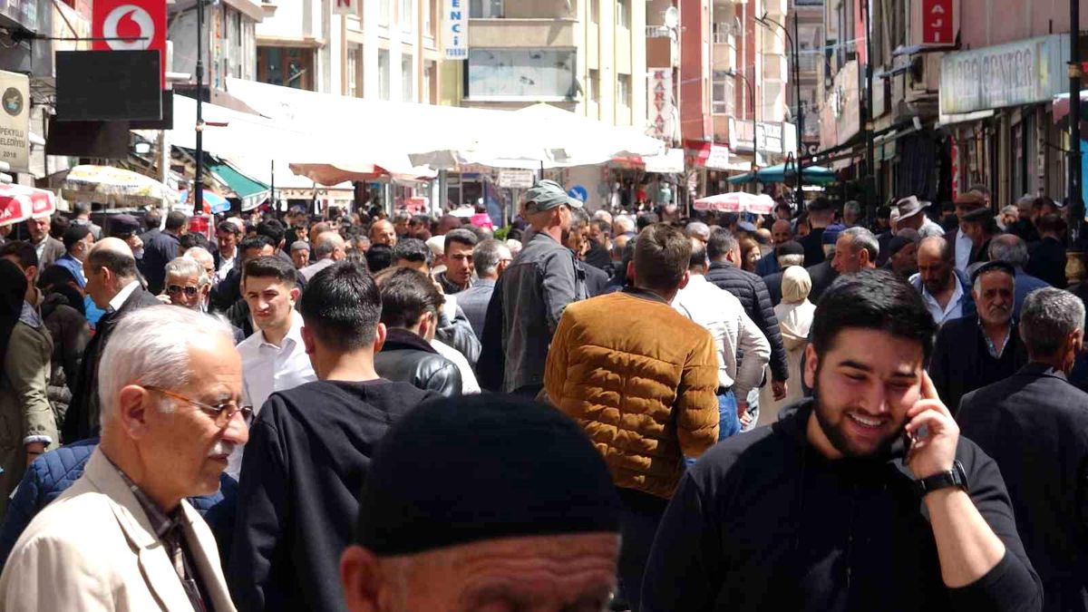 Bayram alışverişi esnafa can suyu oldu