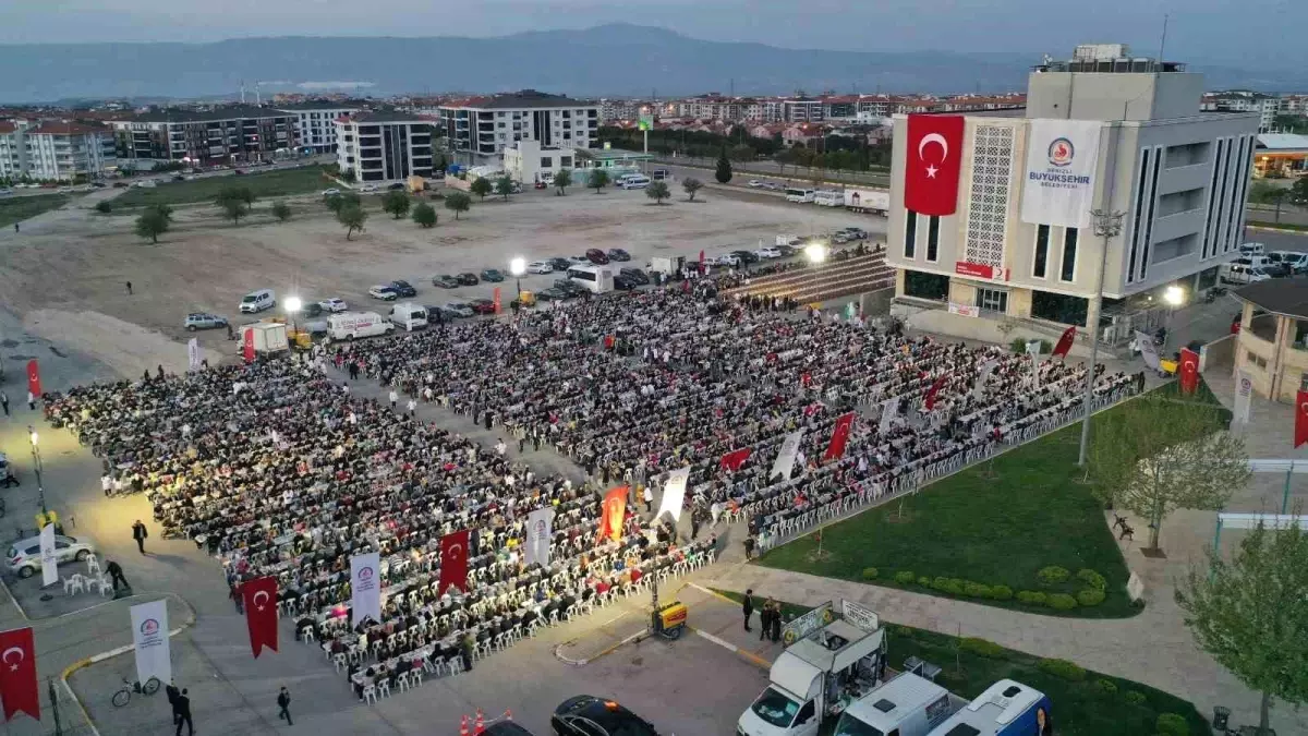 Denizli Büyükşehir\'den 7 bin kişilik iftar sofrası