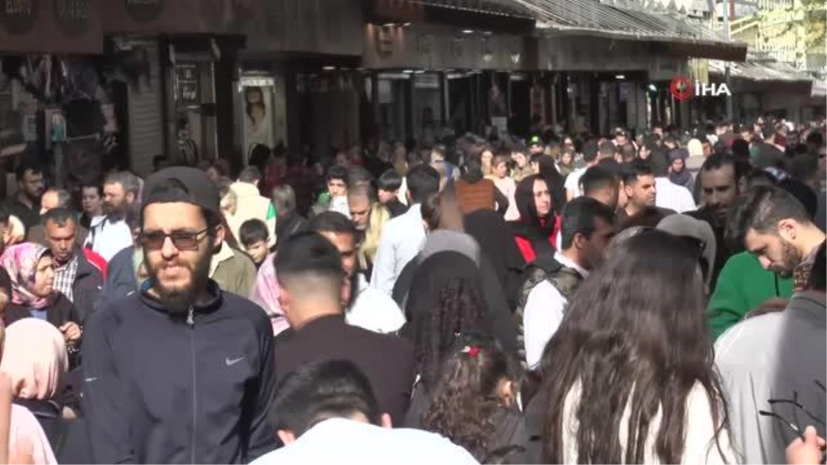 Depremden etkilenen Gaziantep\'te çarşı ve pazarlarda bayram yoğunluğu