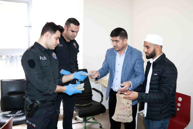 Yağmur altında konuşan Akşener, atılan sloganlara böyle karşılık verdi: Bedava olmaz Yağmur altında konuşan Akşener, atılan sloganlara böyle karşılık verdi: Bedava olmaz
