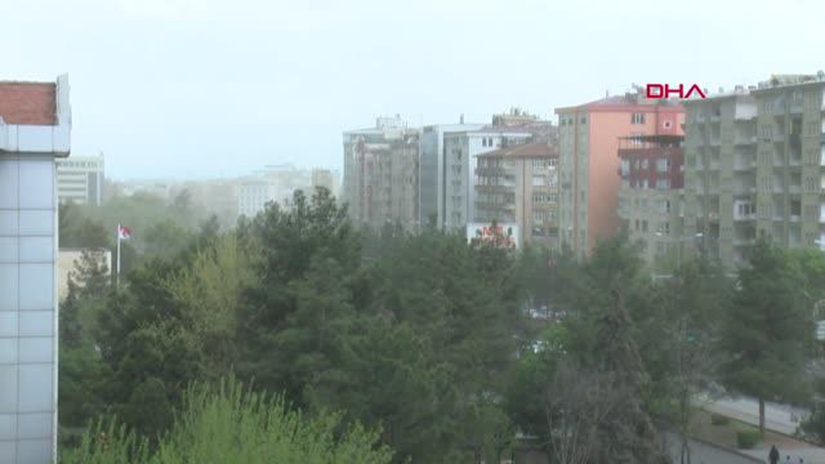 Diyarbakır\'da Şiddetli Rüzgar ve Dolu Yağışı