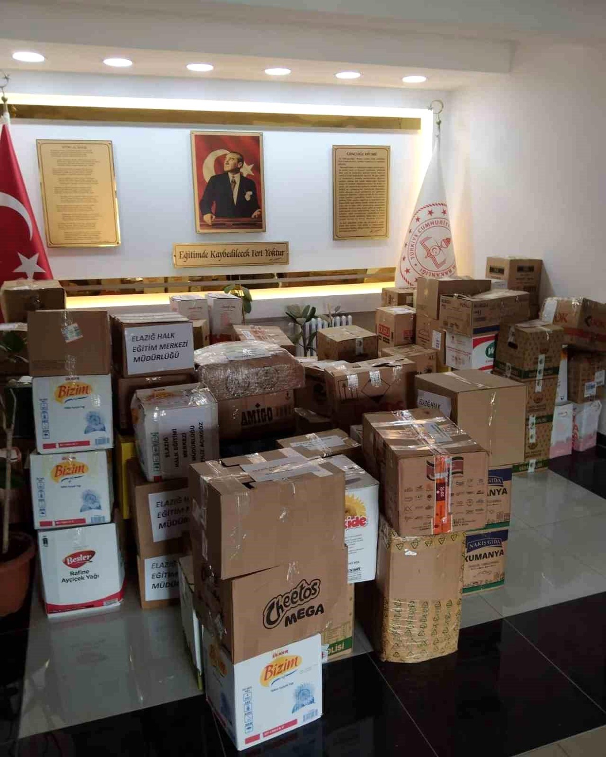 Elazığ Halk Eğitim Merkezi\'nden deprem bölgesine yardım