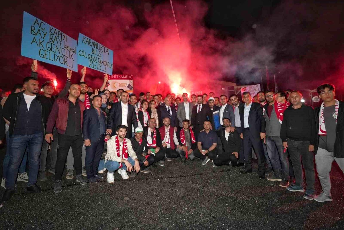 Fadıloğlu ile Gül, Gençlik Kampı\'ndaki gençlerle buluştu