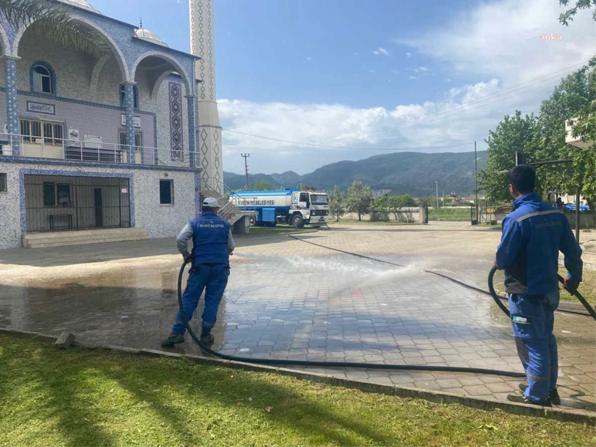 Fethiye Belediyesi Camilerde Temizlik Çalışması Yapıyor