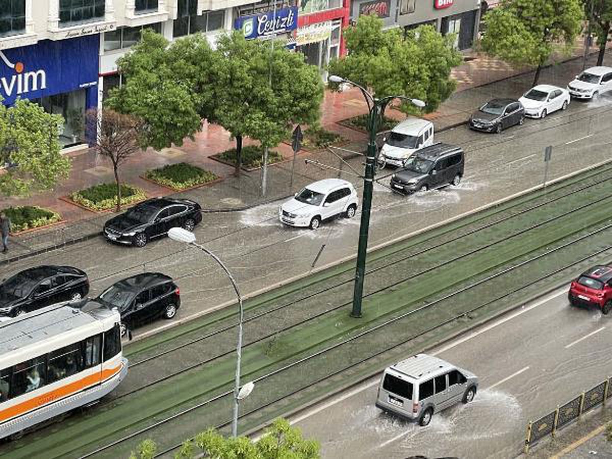 Gaziantep\'te Sağanak Yağış Trafiği Olumsuz Etkiledi