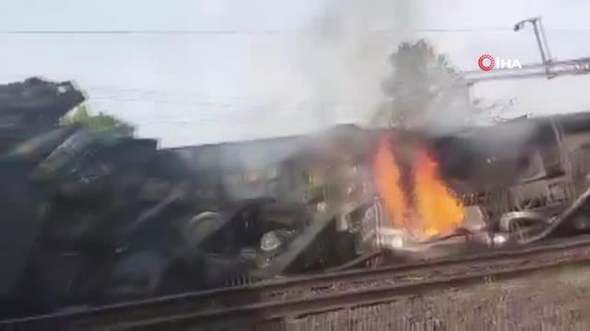 Hindistan'da iki yük treni çarpıştı: 1 ölü 5 yaralı