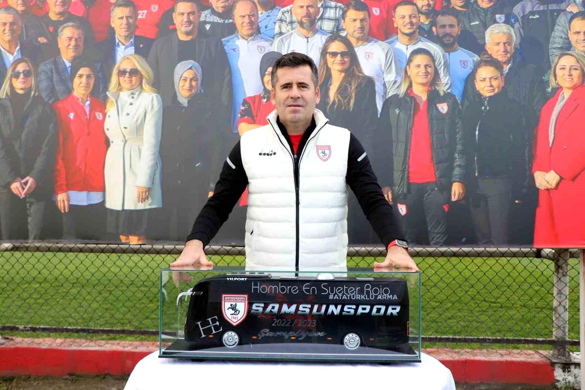 Samsunspor, Süper Lig\'e yükselme başarısını kutluyor